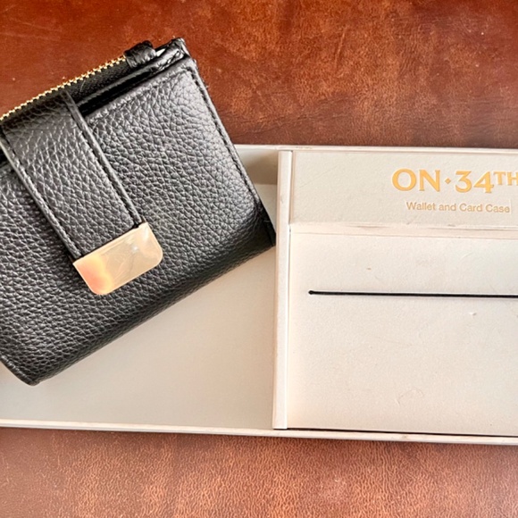 Macys On 34th Gellaa wallet - Picture 2 of 5